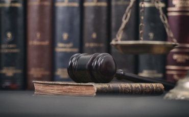 Узнайте, как подать иск по потребительскому спору. Пошаговая инструкция по подготовке документов, оплате пошлины и подаче иска без юриста.