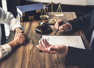 Узнайте, как снизить платежи и получить компенсацию за некачественные услуги ЖКХ. Пошаговый гайд по действиям в случа...